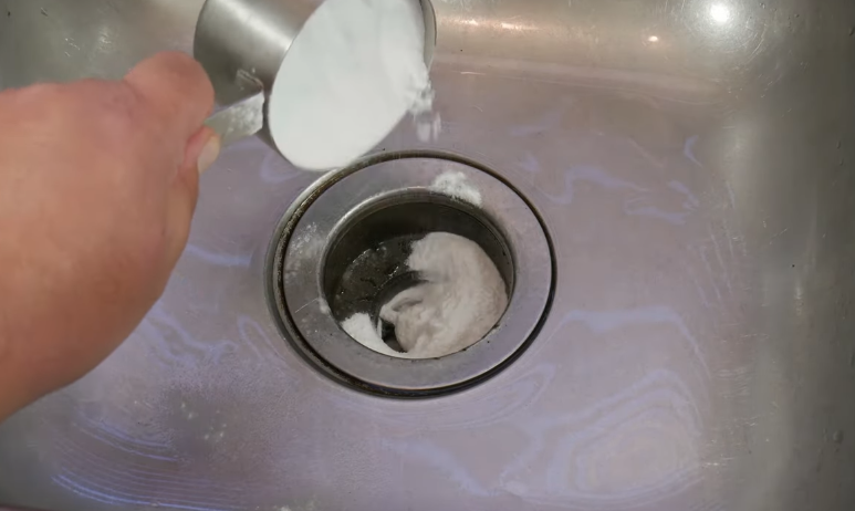 ¿Cómo destapar un lavaplatos?